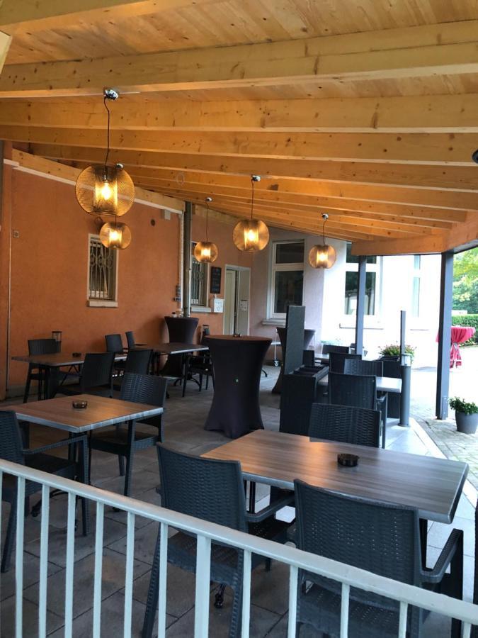 Gasthof & Restaurant "Am Kreuz" Essen Bagian luar foto